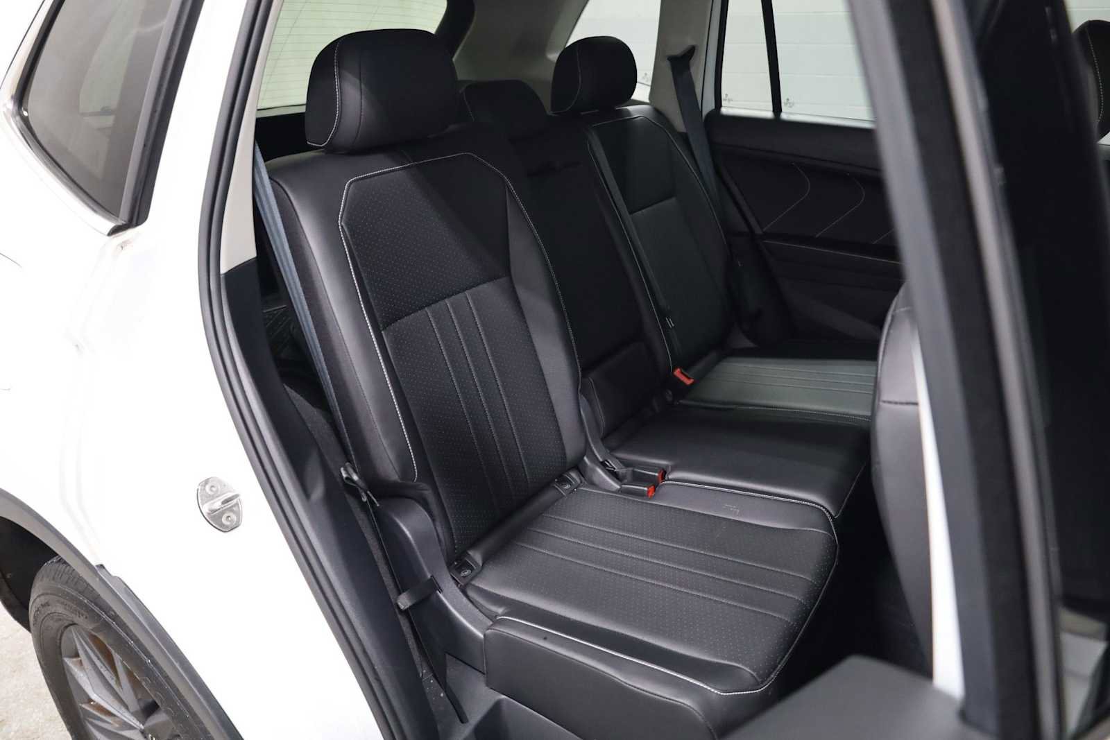 Used 2022 Volkswagen Tiguan SE image 32