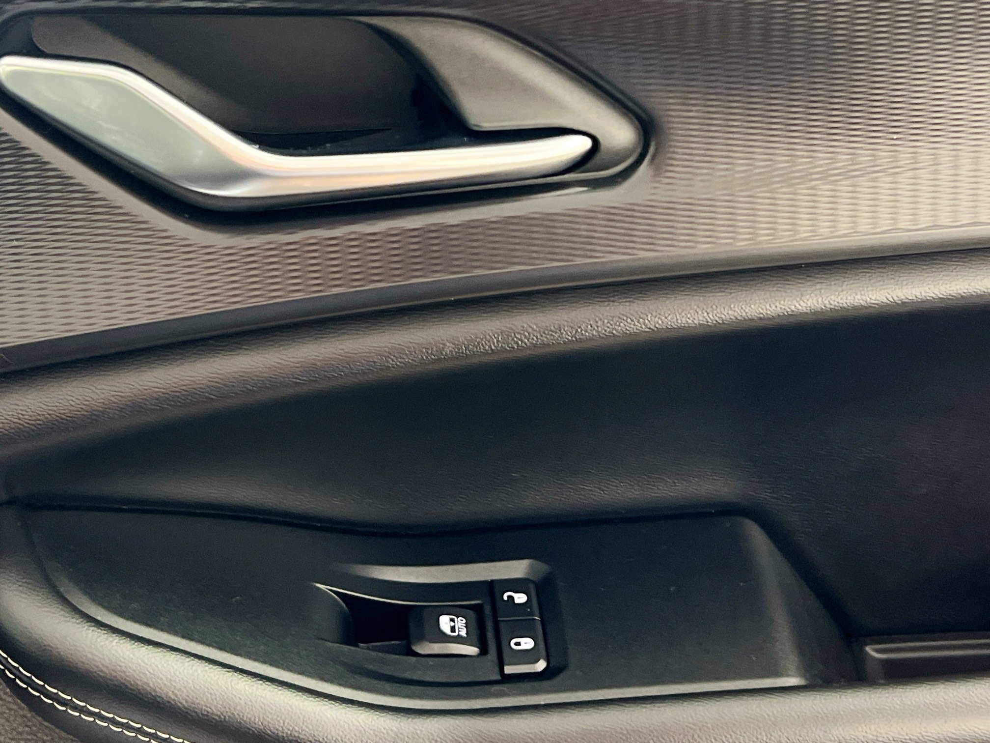 Used 2024 Jeep Grand Cherokee Altitude image 32