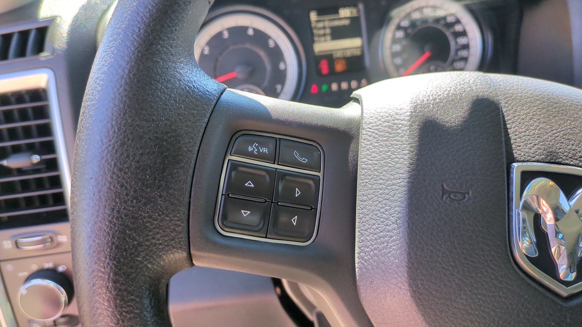 Used 2019 RAM 1500 Classic SLT AWD/4WD image 17