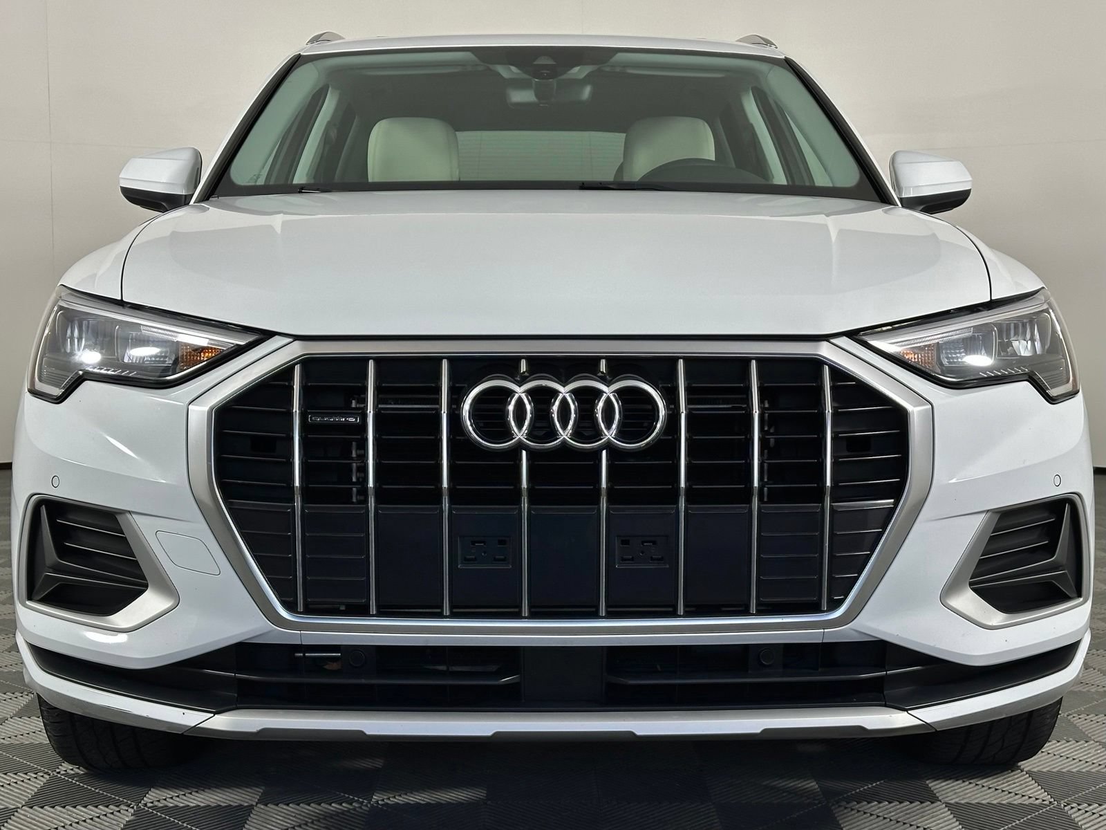 Used 2019 Audi Q3 2.0T Premium w/ Convenience Package AWD/4WD image 21