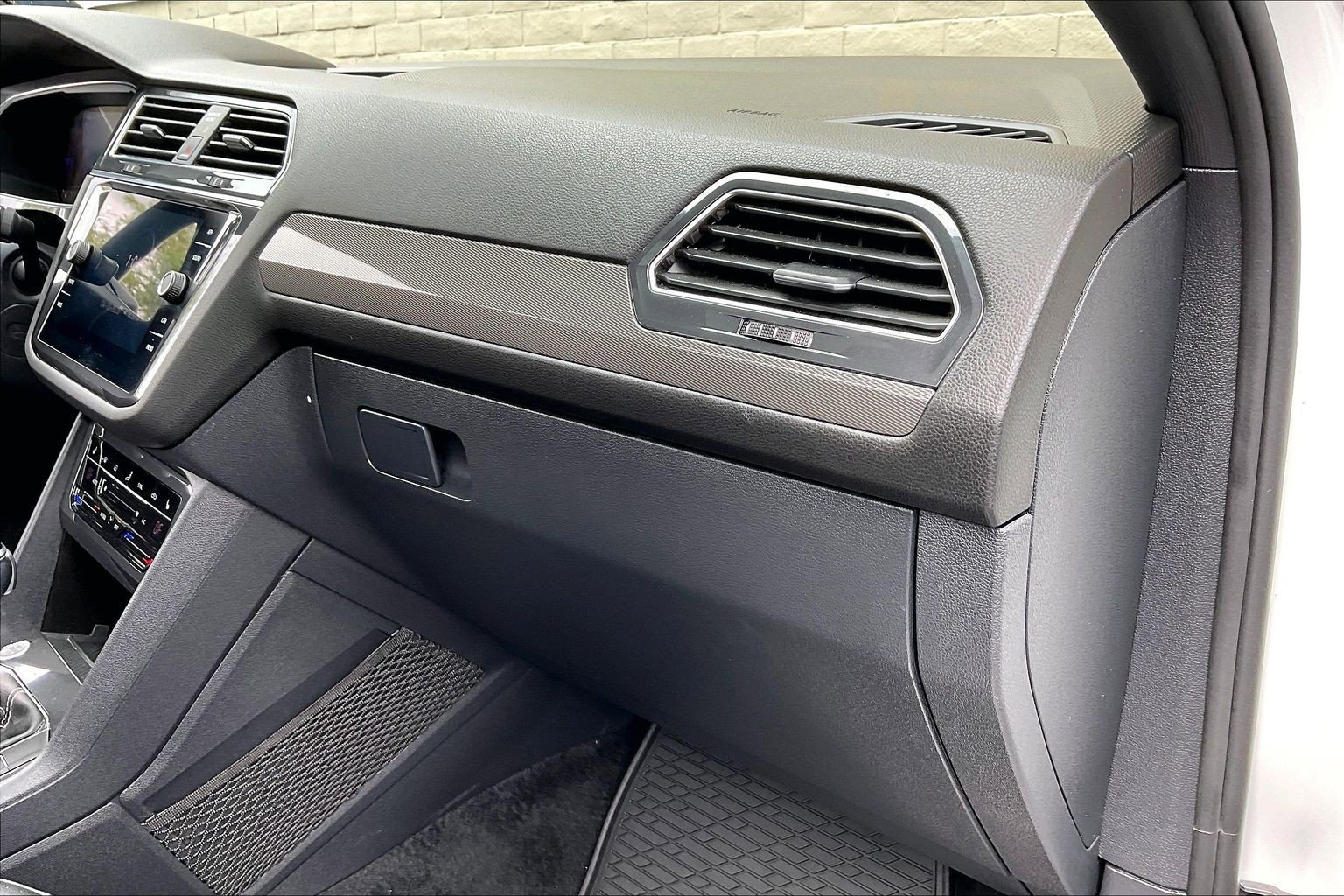 Certified 2023 Volkswagen Tiguan SE R-Line FWD image 14