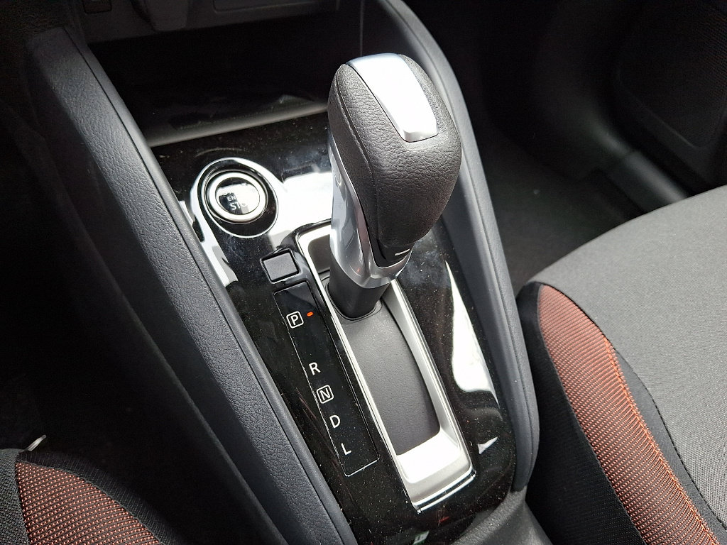 New 2025 Nissan Versa SR FWD image 7