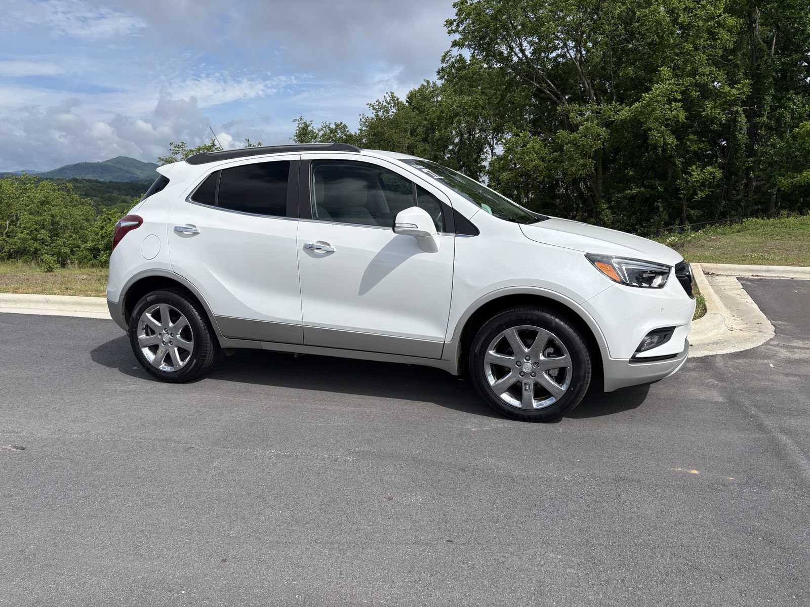 Used 2017 Buick Encore Premium w/ Experience Buick Package AWD/4WD image 7