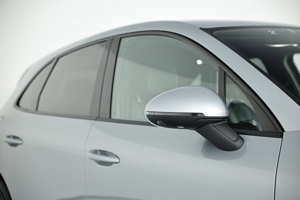 Used 2021 Porsche Macan image 16