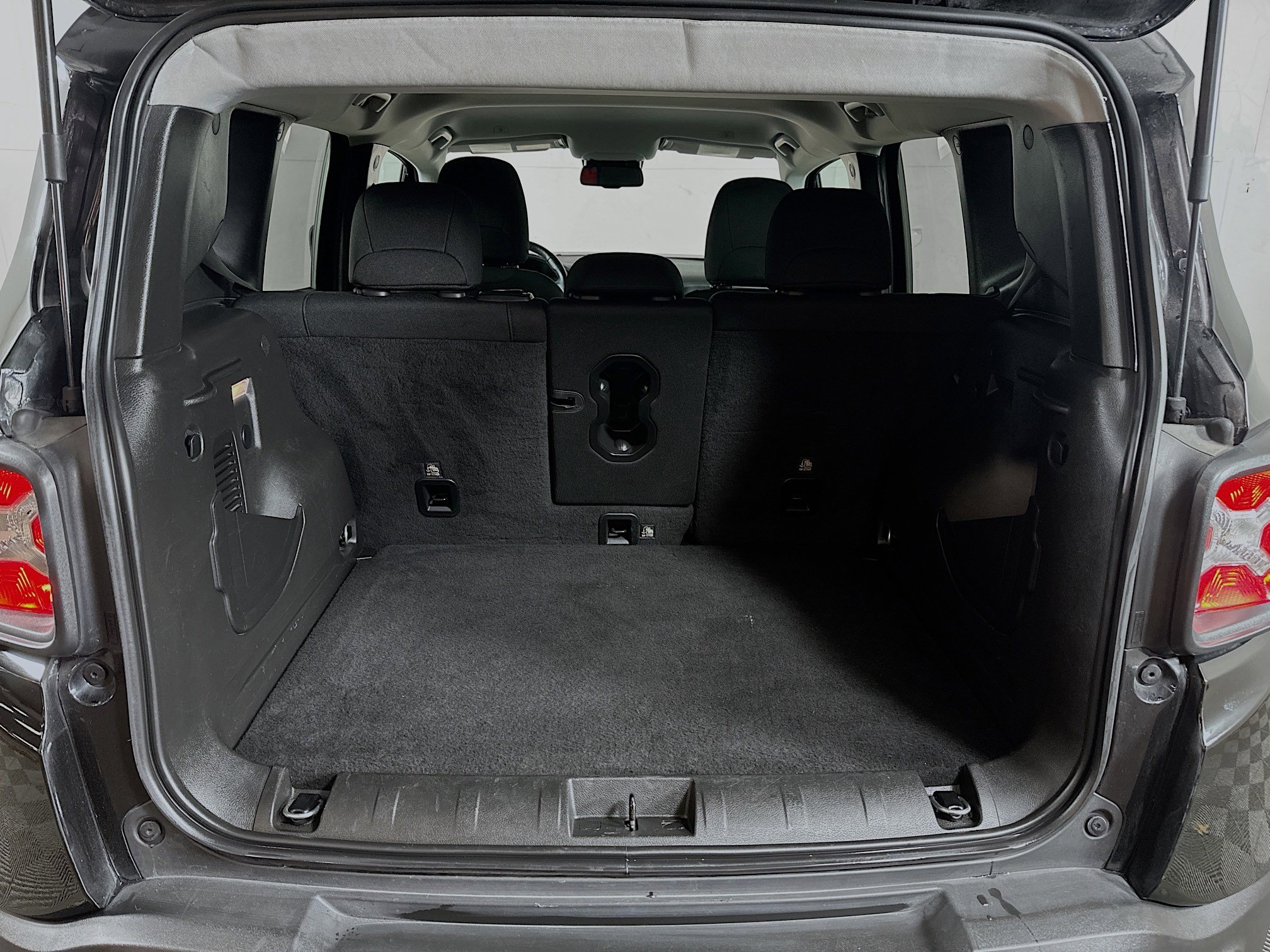 Used 2022 Jeep Renegade Latitude w/ Convenience Group image 24