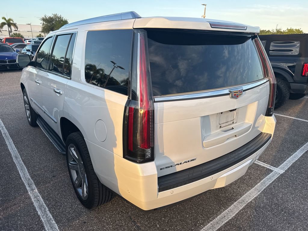 Used 2020 Cadillac Escalade Luxury RWD image 3