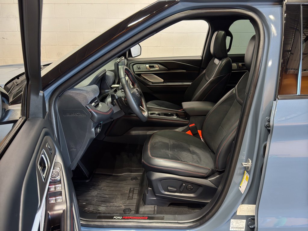 Used 2025 Ford Explorer ST image 17