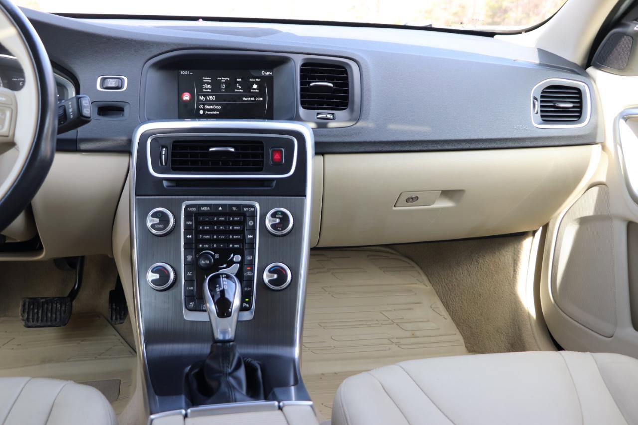 Used 2015 Volvo V60 T5 Platinum image 33
