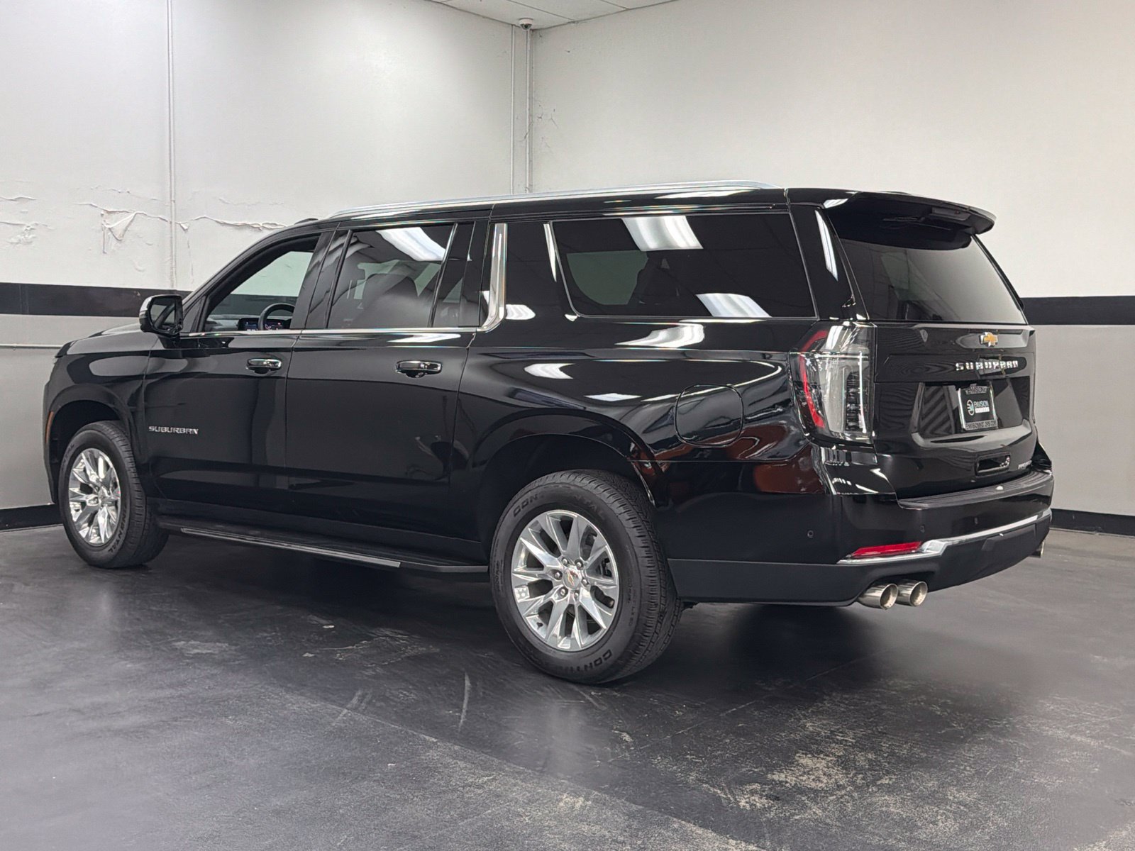 Used 2025 Chevrolet Suburban Premier w/ Sun And Tow Package AWD/4WD image 8