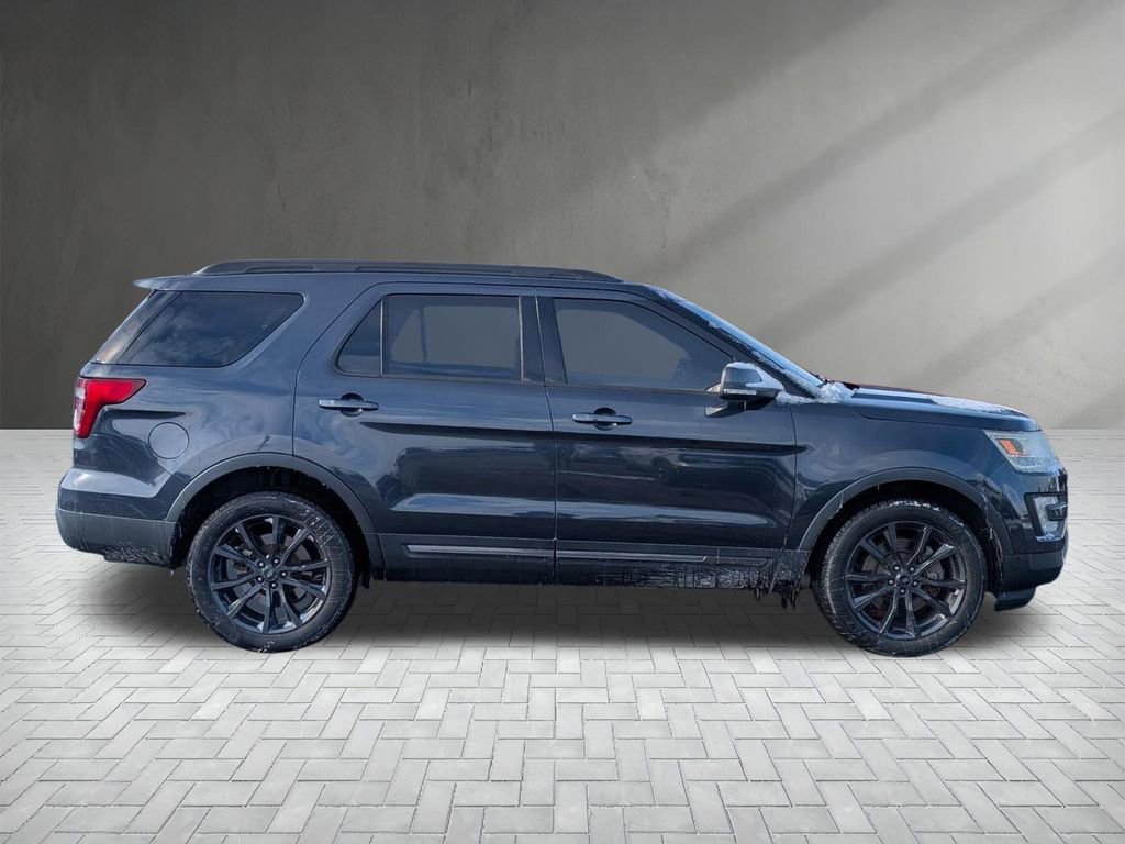 Used 2017 Ford Explorer XLT w/ Equipment Group 202A image 9