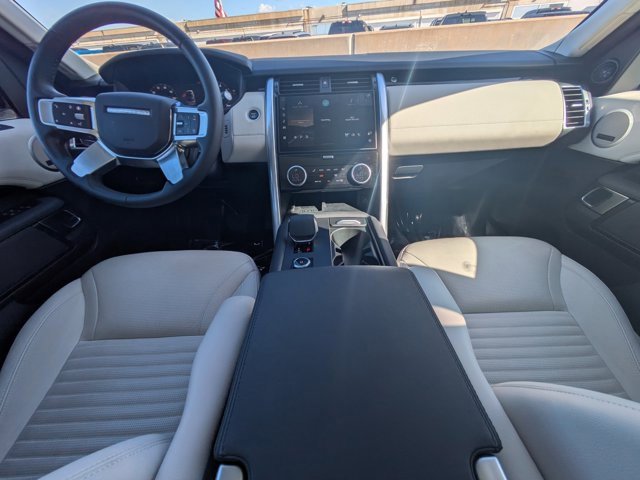 Used 2025 Land Rover Discovery S image 11