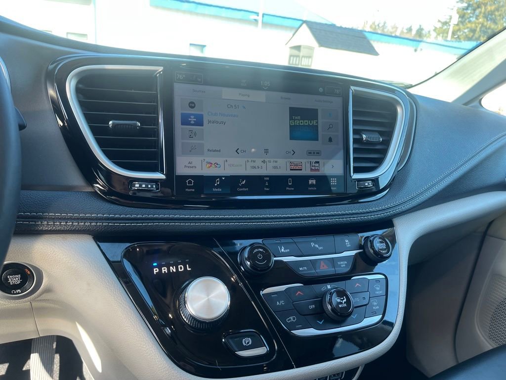 Used 2024 Chrysler Pacifica Limited FWD image 20