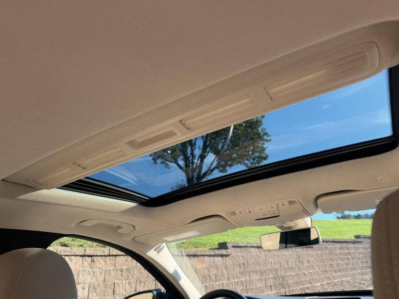 Used 2020 Mercedes-Benz C 300 4MATIC Sedan image 11