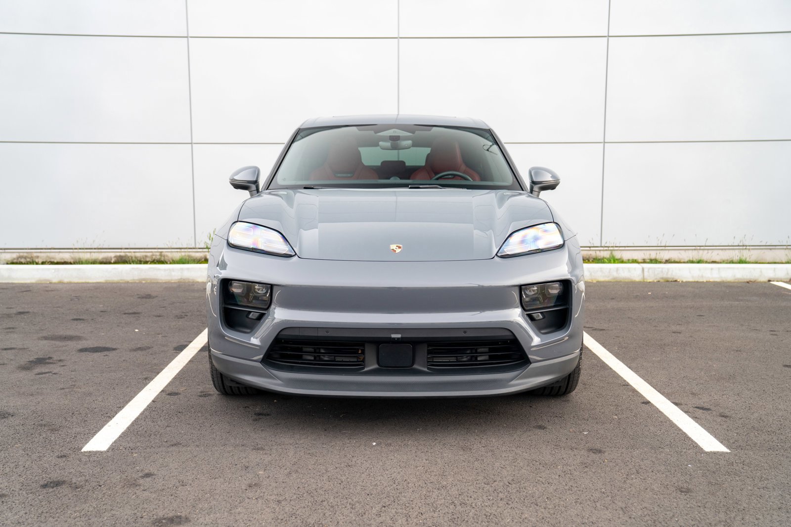 Certified 2025 Porsche Macan Electric image 6