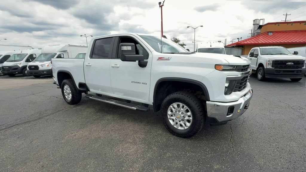 Used 2024 Chevrolet Silverado 2500 LT AWD/4WD image 2