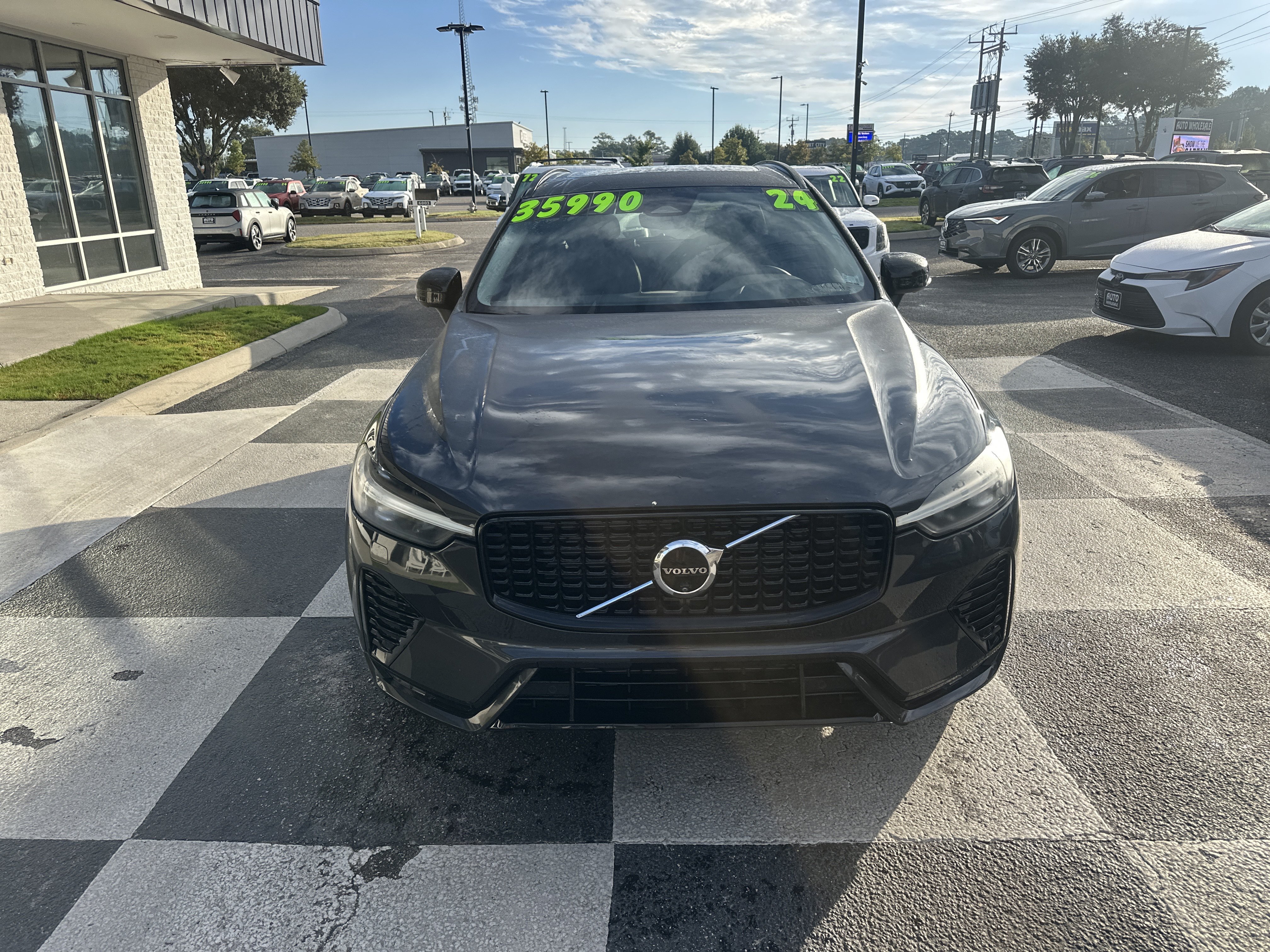 Used 2024 Volvo XC60 B5 Plus AWD/4WD image 2