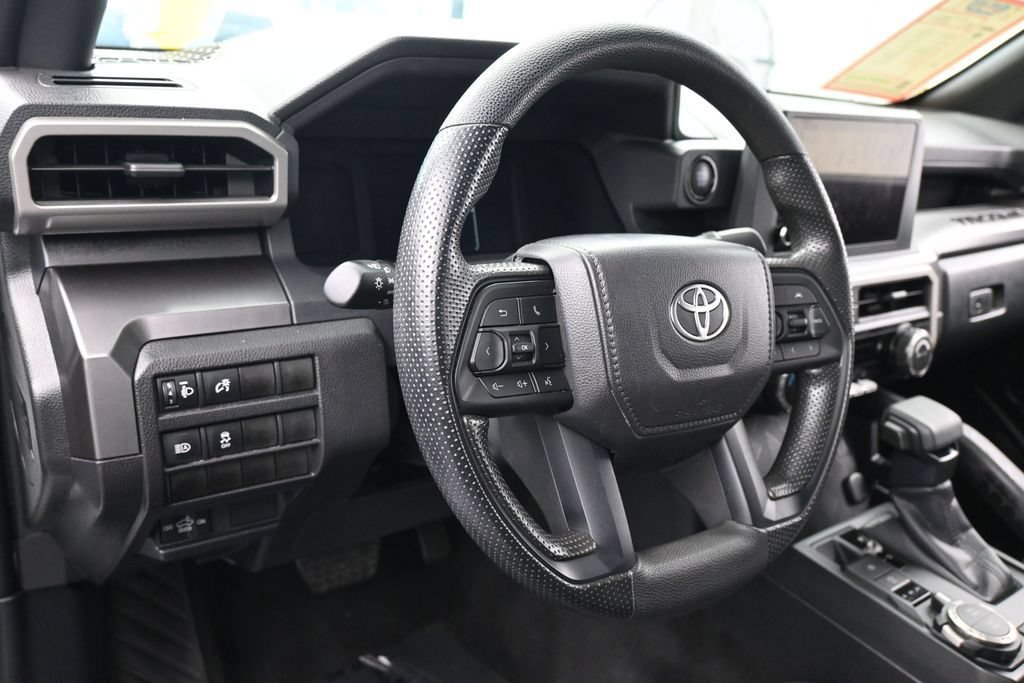 Used 2025 Toyota Tacoma SR5 AWD/4WD image 15