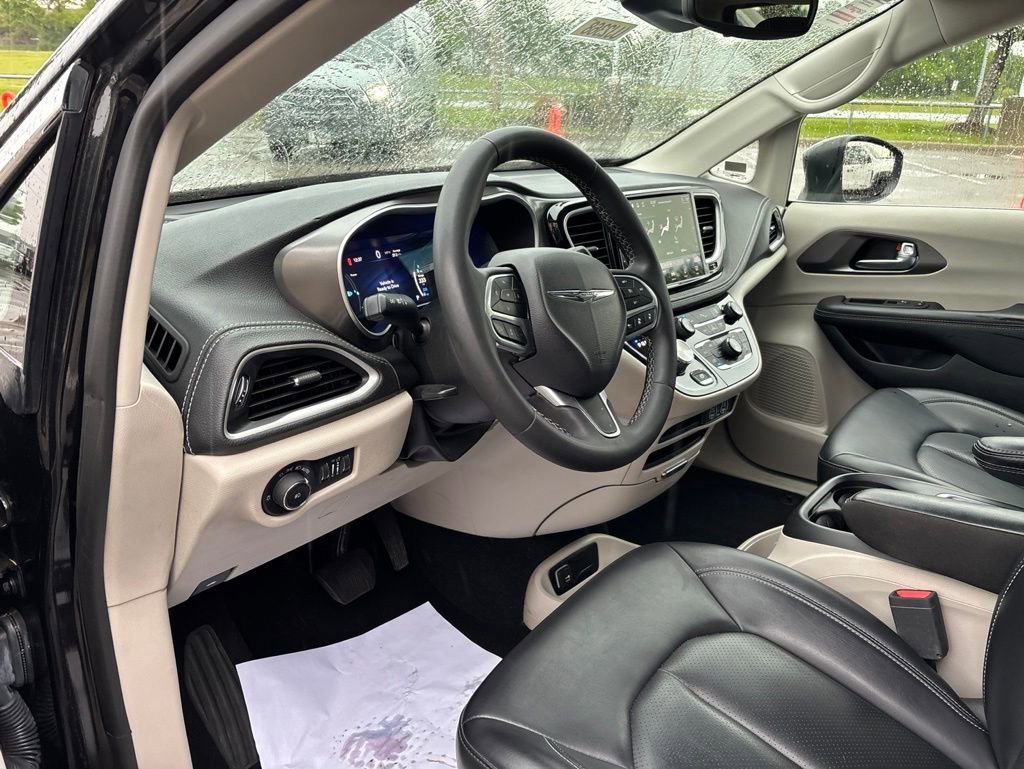 Used 2023 Chrysler Pacifica Touring-L FWD image 49