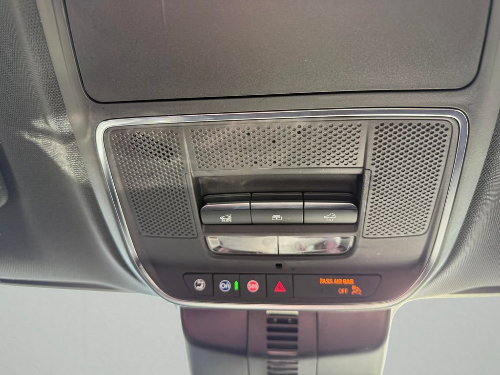 Used 2025 Chevrolet Traverse RS AWD/4WD image 11