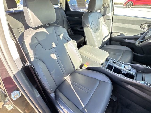 Certified 2025 Kia Sorento EX w/ EX Panoramic Sunroof Package image 29
