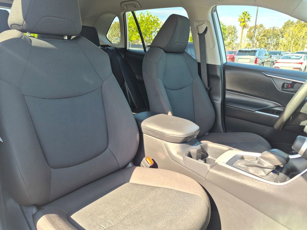 Used 2025 Toyota RAV4 LE image 31