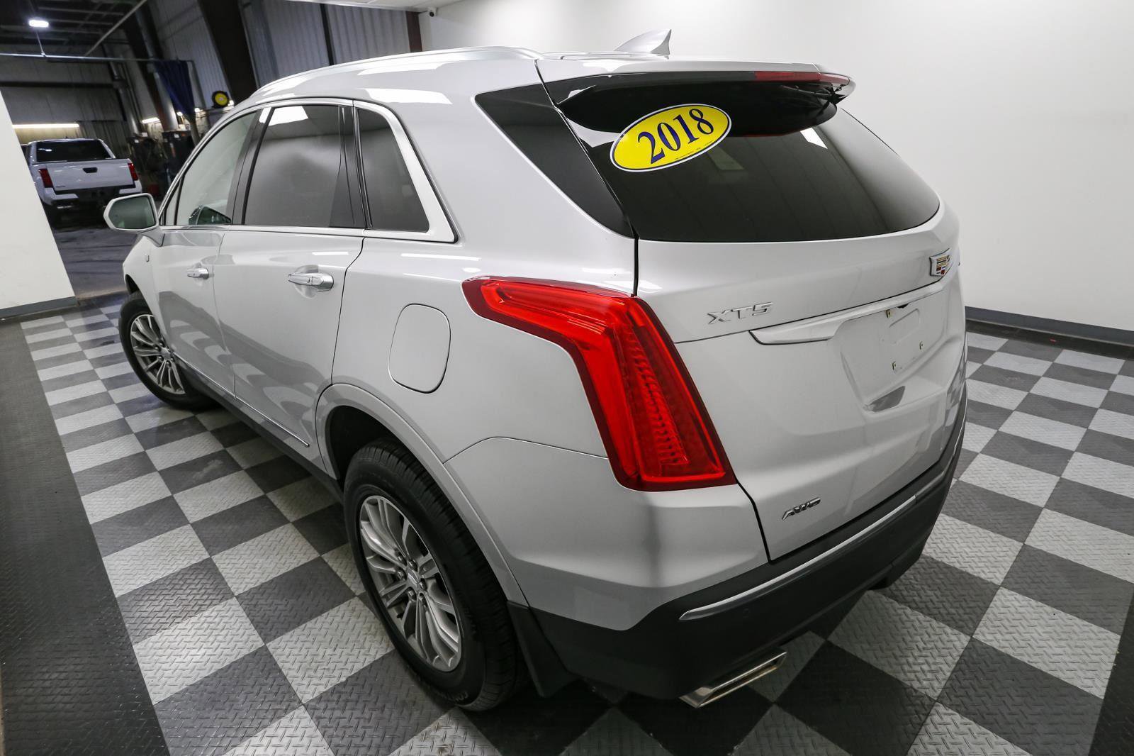 Used 2018 Cadillac XT5 Luxury w/ Driver Awareness Package image 9