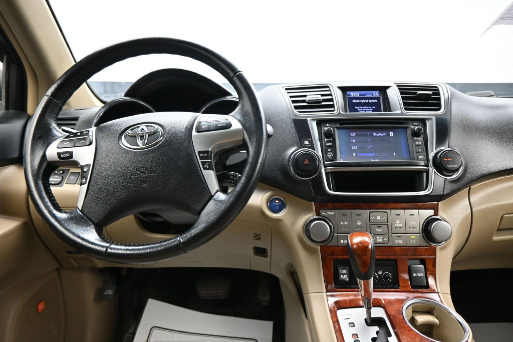 Used 2013 Toyota Highlander Limited AWD/4WD image 16