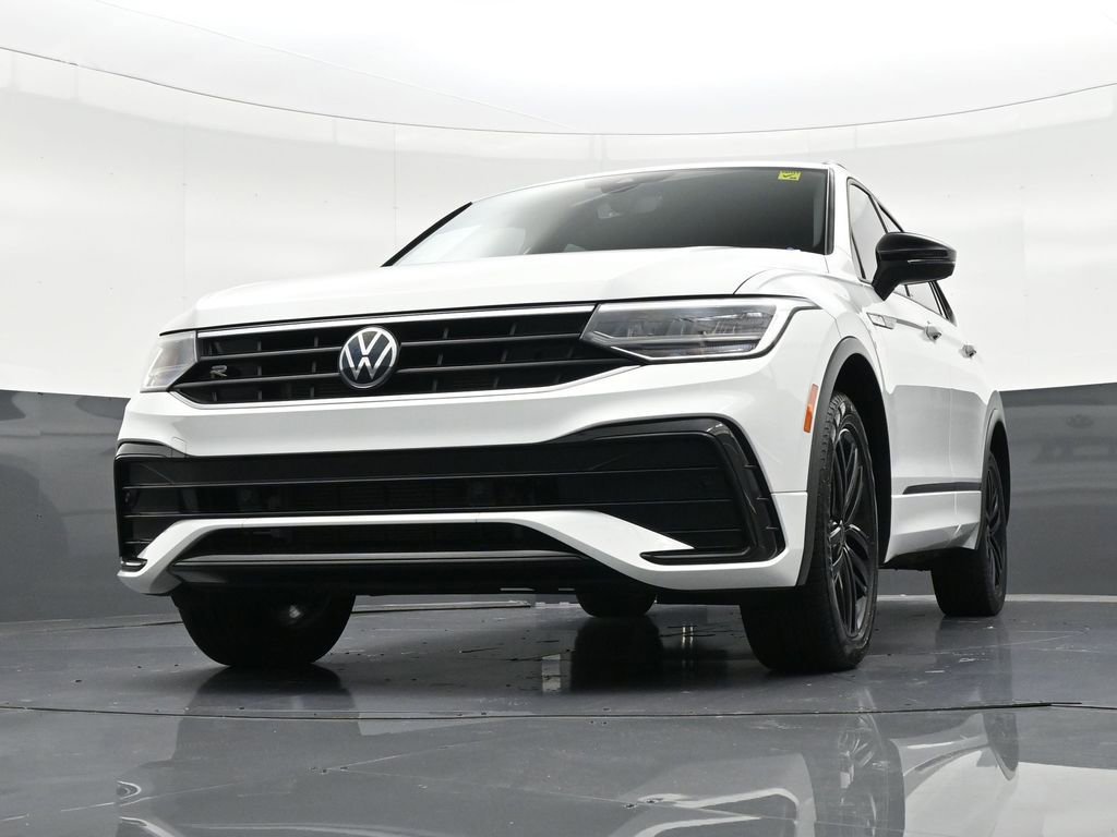 Used 2022 Volkswagen Tiguan SE R-Line image 31