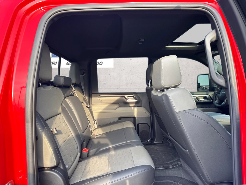 Used 2025 Chevrolet Silverado 2500 ZR2 w/ Technology Package image 8