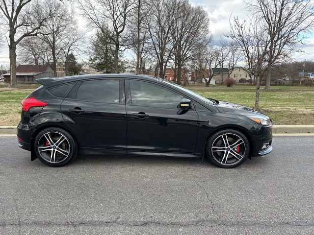 Used 2017 Ford Focus ST image 31