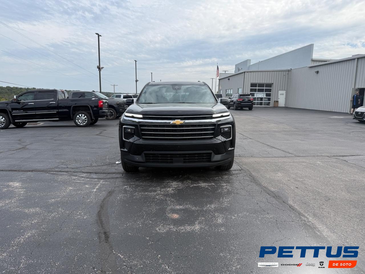 Used 2025 Chevrolet Traverse LT