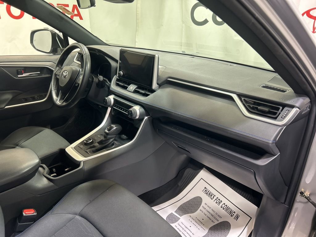 Used 2023 Toyota RAV4 SE image 13