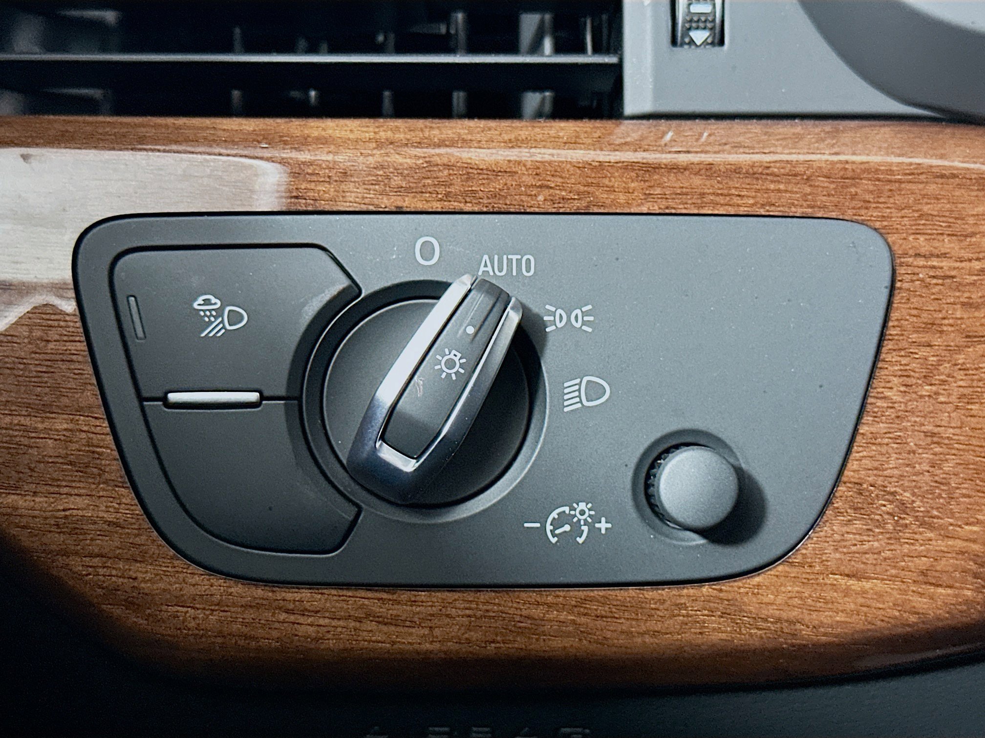 Used 2023 Audi A4 2.0T Premium w/ Convenience Package image 17