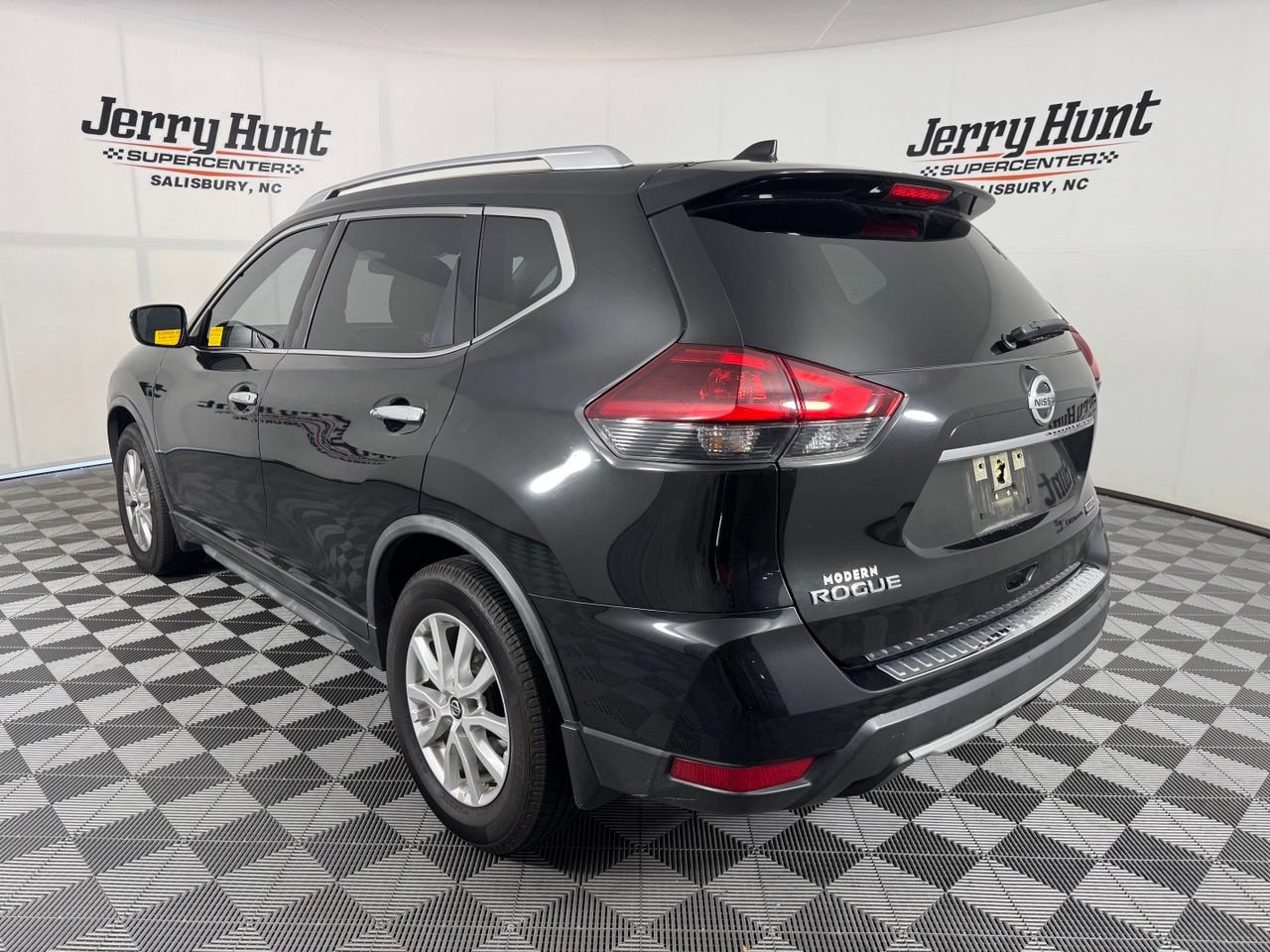 Used 2019 Nissan Rogue S w/ Special Edition Package FWD image 9