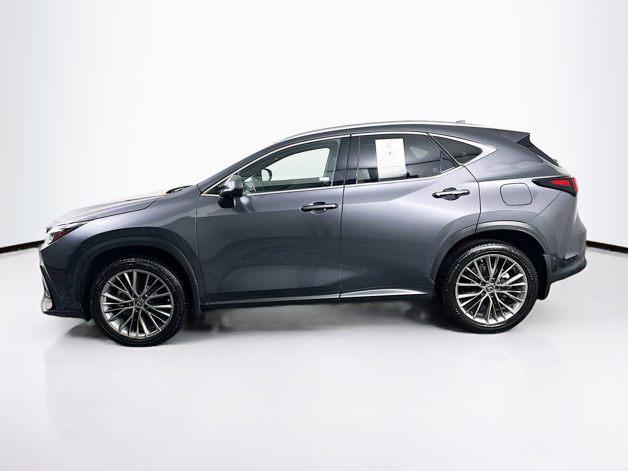 Used 2022 Lexus NX 350h AWD w/ Vision Package image 4