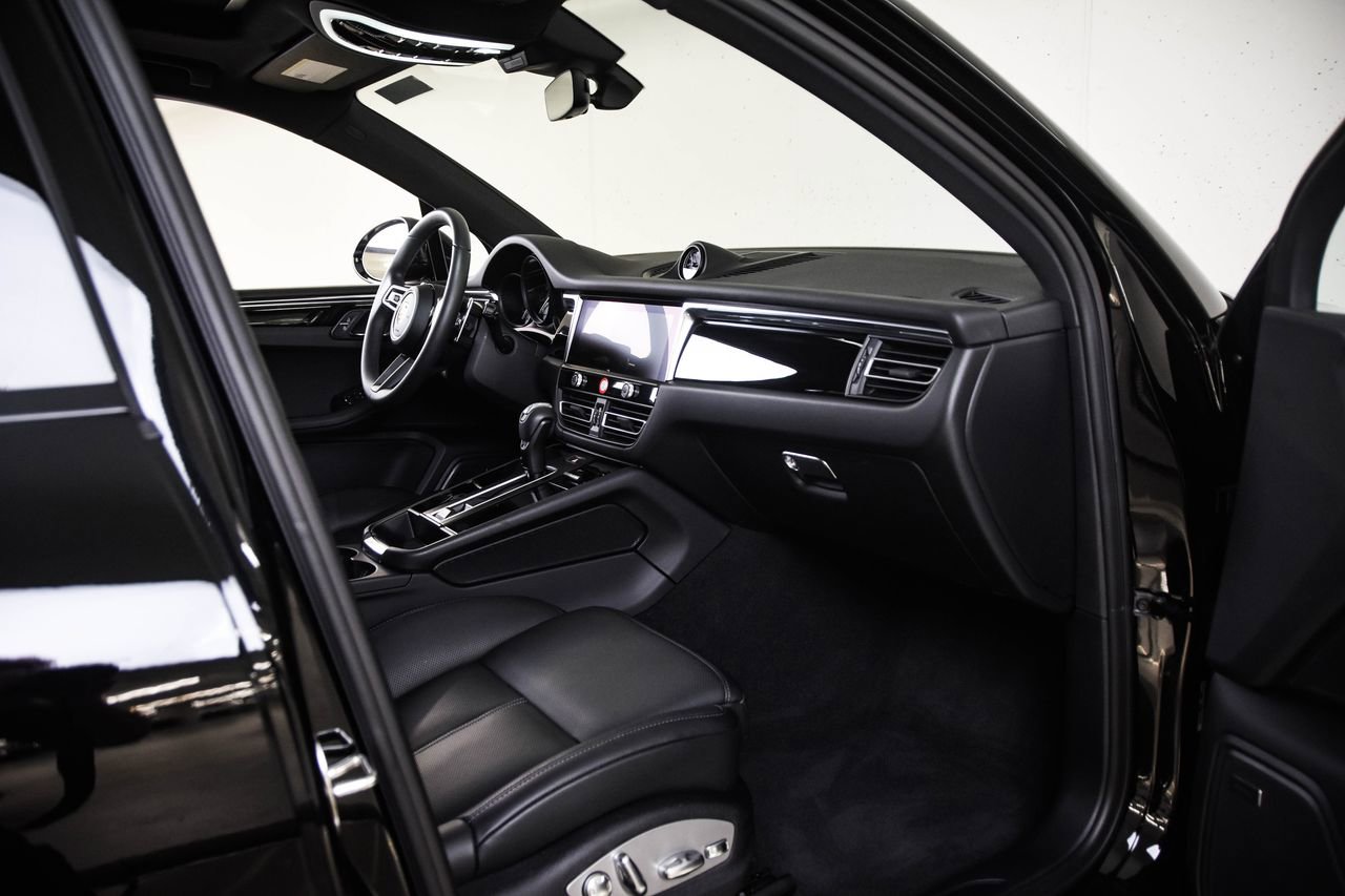 Certified 2026 Porsche Macan image 28