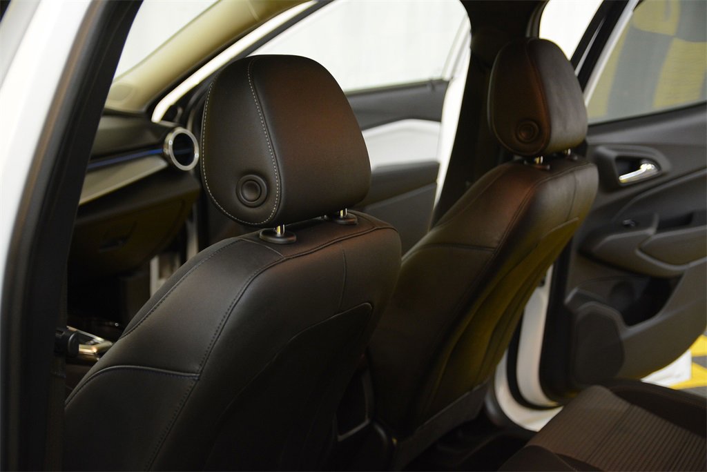 Used 2025 Chevrolet Trax LT image 28