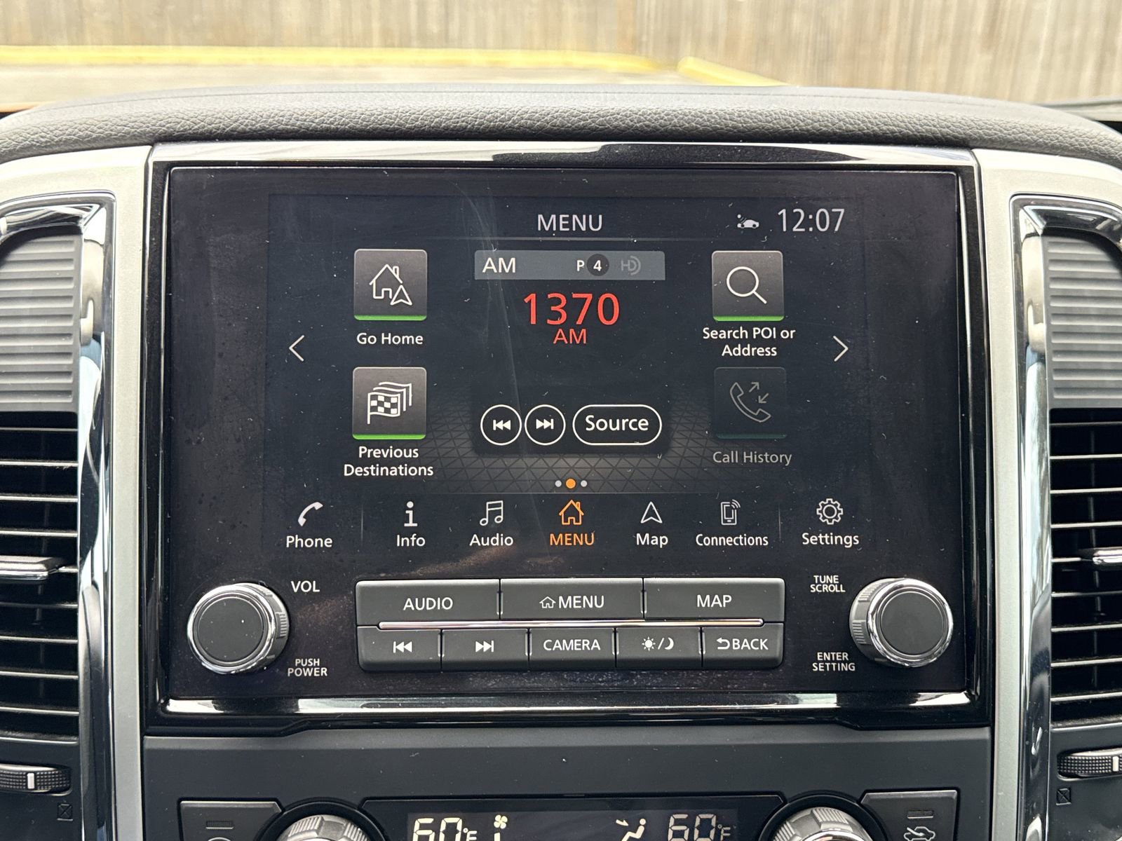 Used 2020 Nissan Titan SV w/ SV Convenience Package image 23