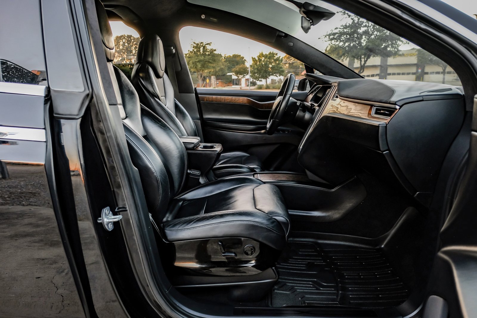 Used 2017 Tesla Model X 75D image 37