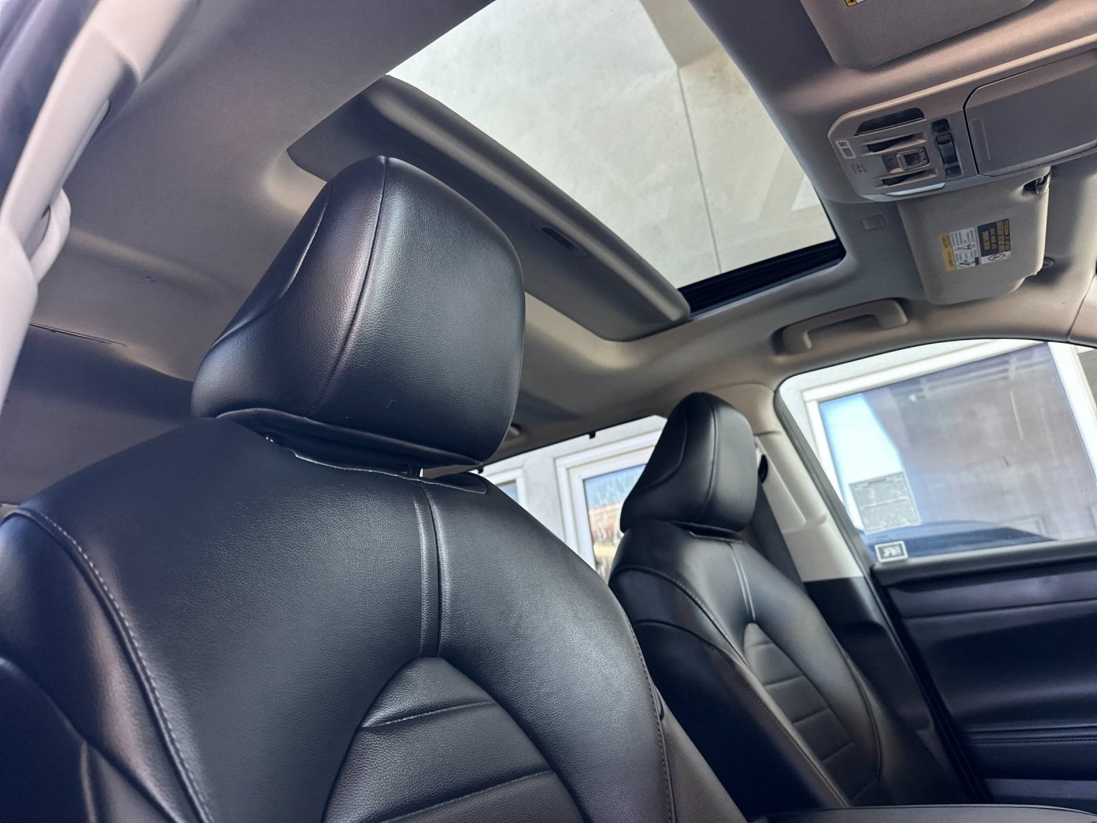 Used 2022 Toyota Highlander XLE FWD image 17