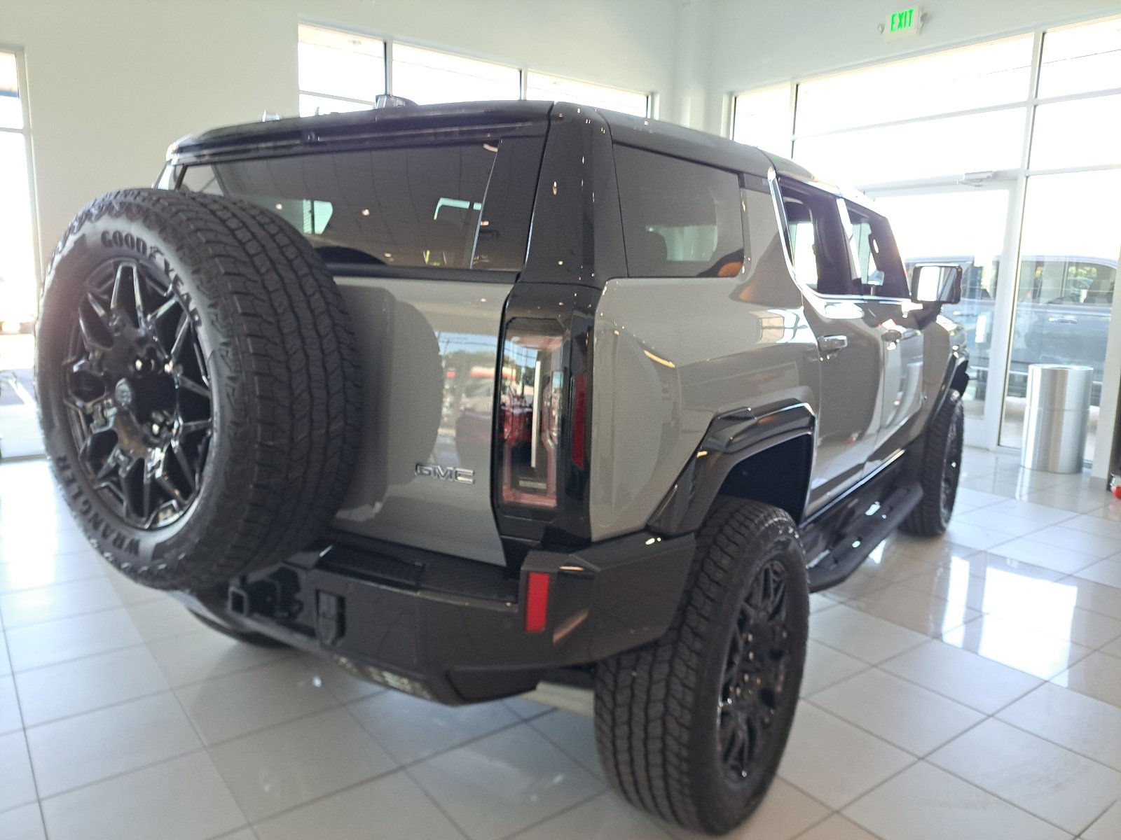 New 2026 GMC Hummer EV SUV image 3