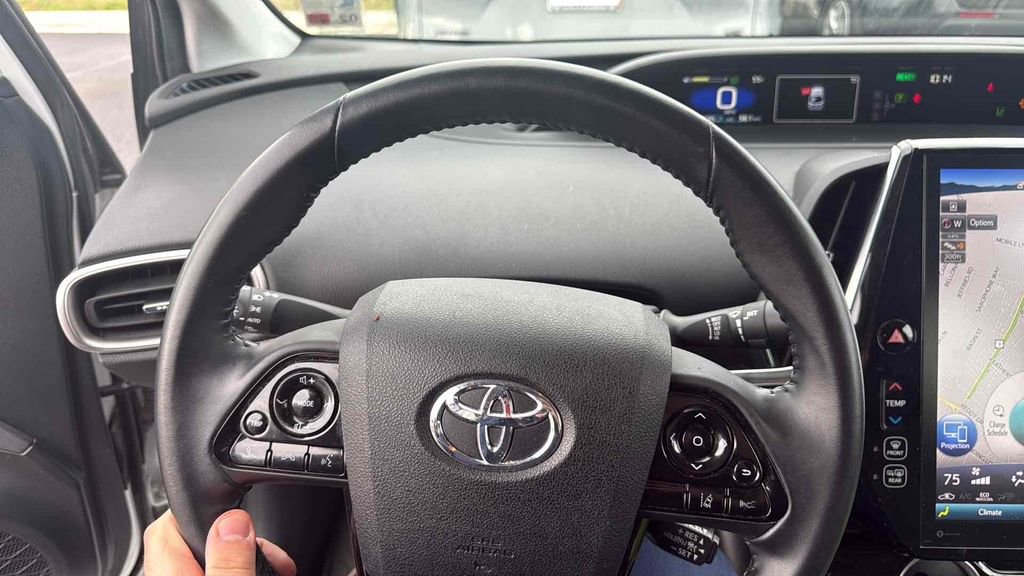 Used 2022 Toyota Prius Prime XLE FWD image 9