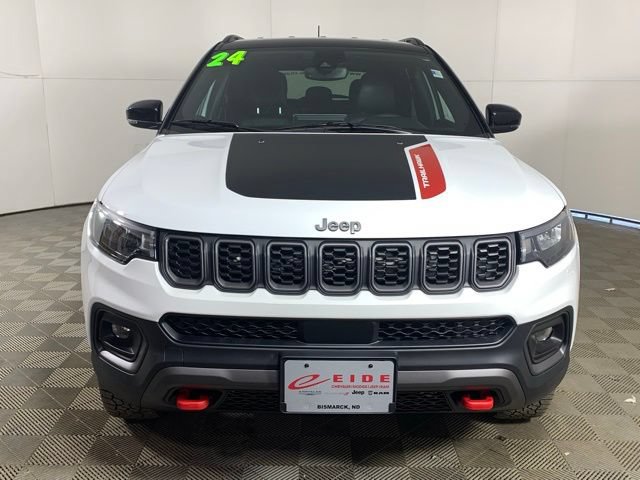 Used 2024 Jeep Compass Trailhawk w/ Trailhawk Convenience Group AWD/4WD image 9