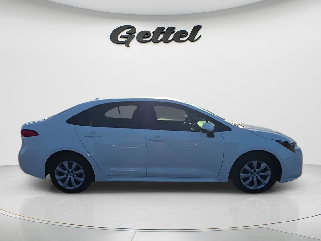 Used 2023 Toyota Corolla LE image 6