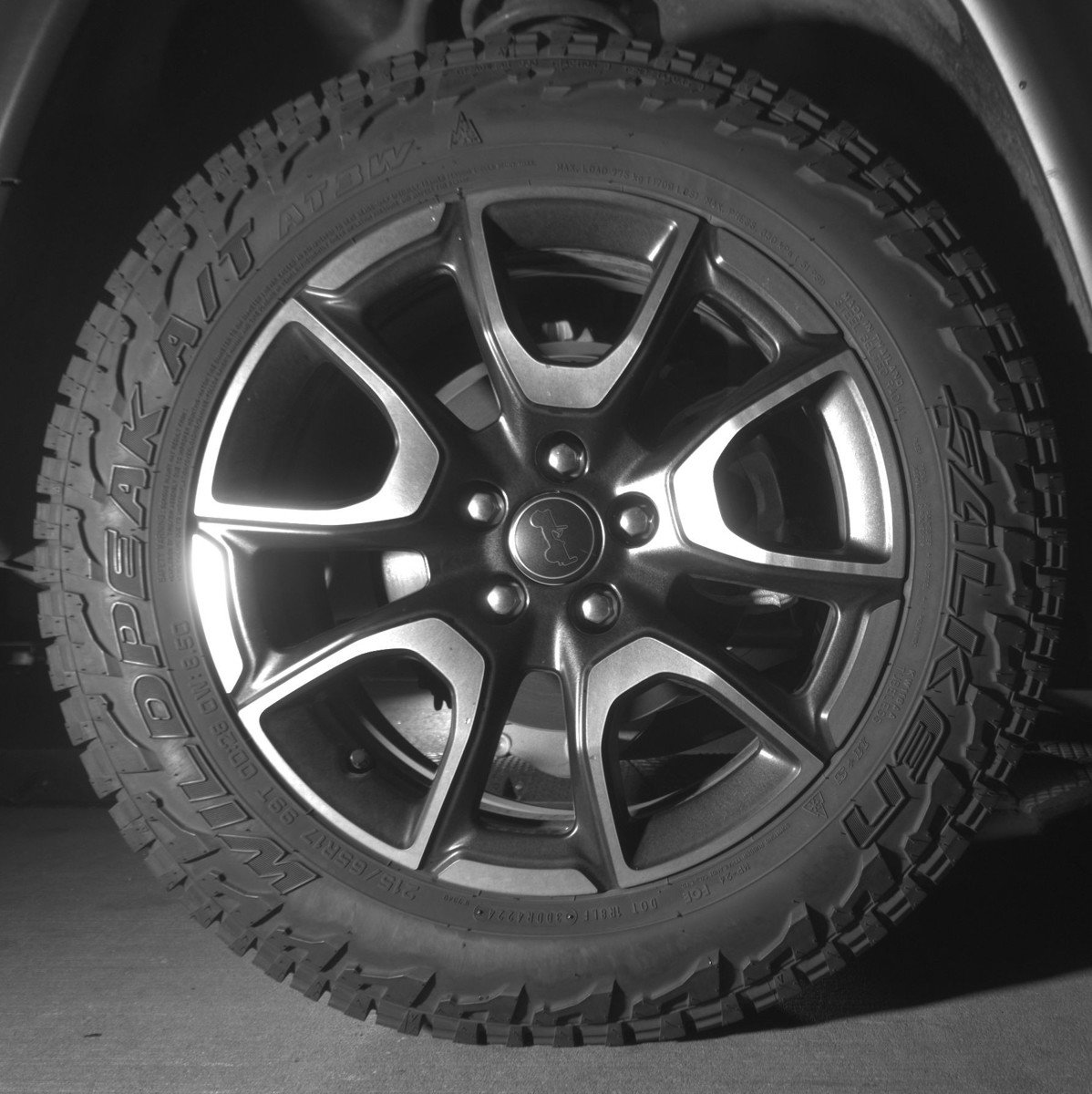 Used 2025 Jeep Compass Trailhawk AWD/4WD image 15