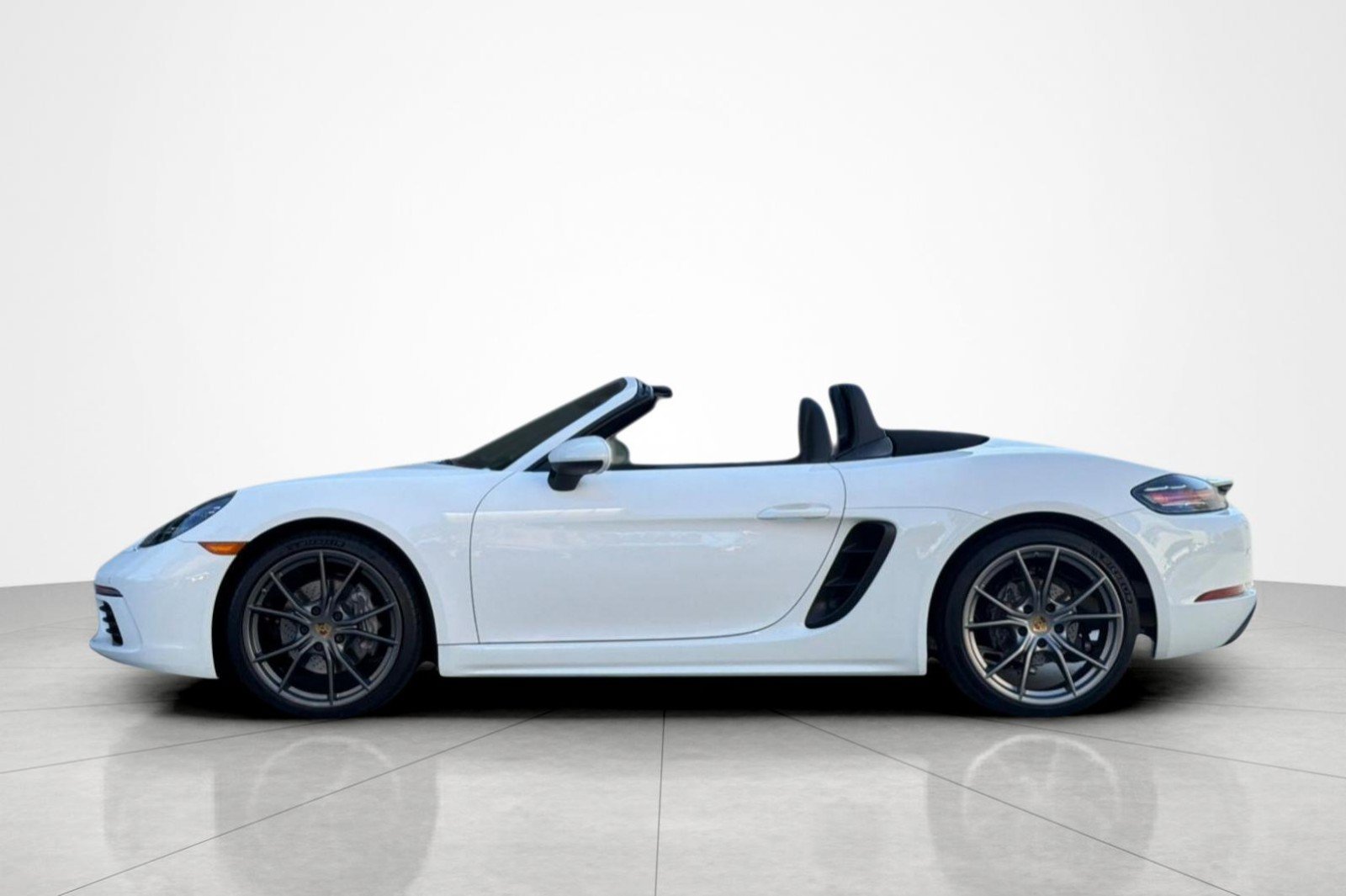 Used 2022 Porsche 718 Boxster w/ Premium Package RWD image 2