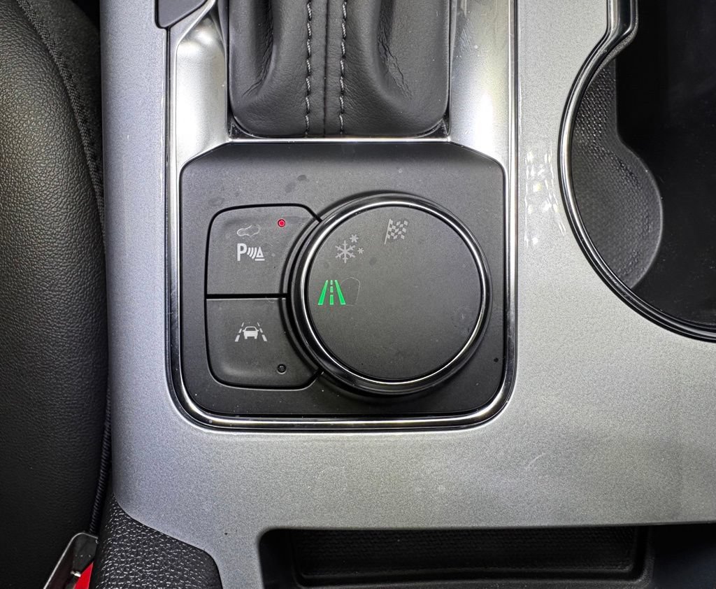 Used 2025 Chevrolet Blazer LT w/ Sound & Technology Package FWD image 33