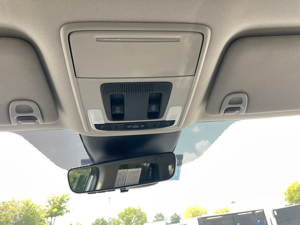 Certified 2025 Honda Pilot Touring image 20
