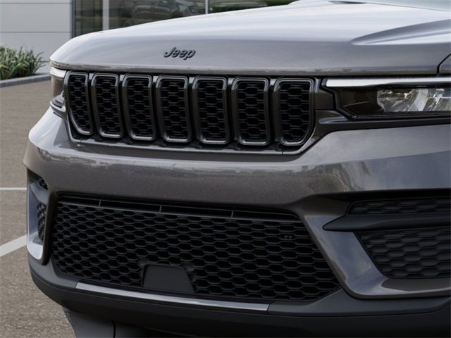 New 2025 Jeep Grand Cherokee Altitude image 11