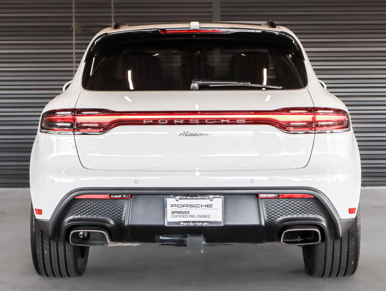 Certified 2024 Porsche Macan image 9